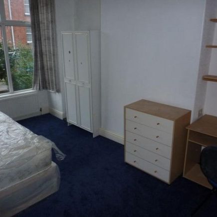 5 Bed - Beechwood Grove, Burley , Leeds - Photo 1