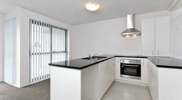 Papakura, 2 bedrooms, $550 per week - 26 Railway West St - Photo 1