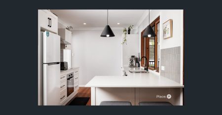 Charming Family Home in Quiet Leafy Cul-de-Sac - Photo 4