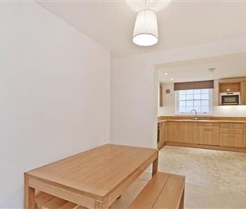 Vauxhall Bridge Road, SW1V - Photo 3