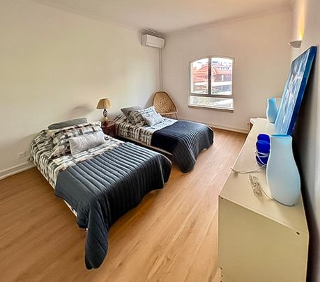 Spacious 3-bedroom apartment in Monte Estoril - Photo 1