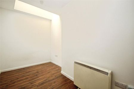3 bedroom apartment to rent - Photo 4