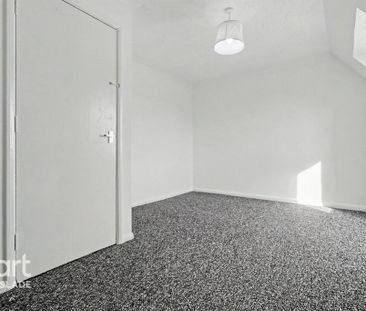 3 bedroom flat to rent - Photo 3
