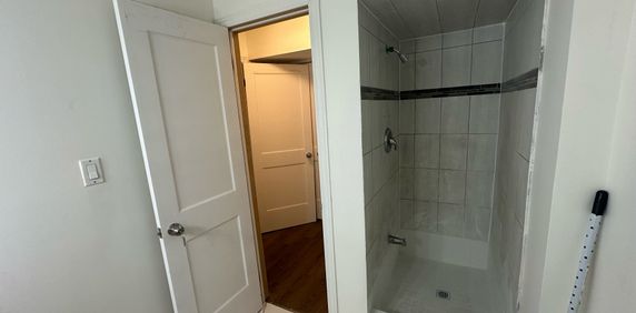 For Lease - 24 Peterson Court, Brampton, Ontario - Photo 2