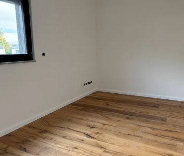 NEUBAU: Exklusive 3-Zimmer-Wohnung mit Balkon in Refrath - Photo 1