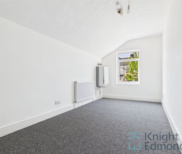 3 bed mid-terraced house to rent in Glanville Road, Gillingham, ME7 - Photo 5