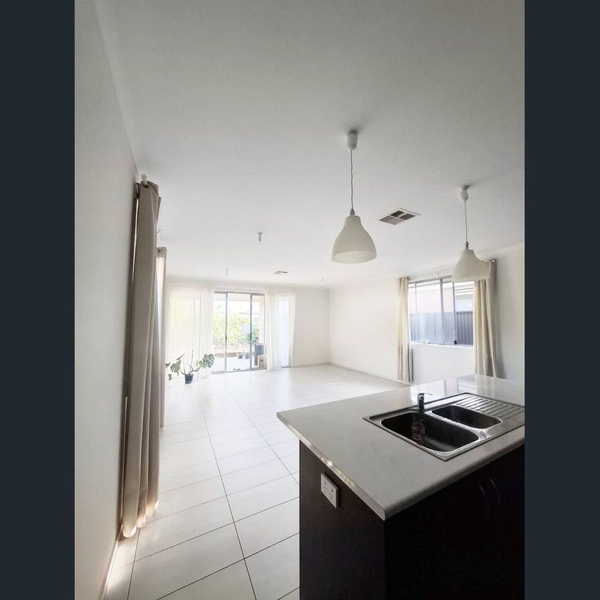 Vibrant Location – Convenient Lifestyle - Photo 1