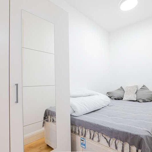 Cheniston Gardens, Kensington, London, W8 - Photo 1