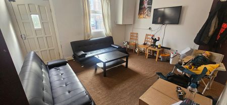 5 Bed - 11 Ashville Grove, Burley, Leeds - LS6 1LY - Student - Photo 4