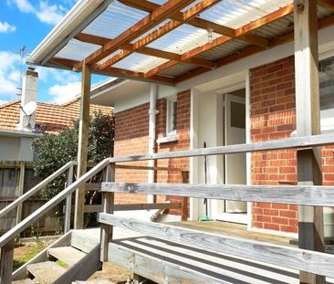 Sunny 3-Bedroom Home in Papatoetoe Available Now - Photo 1