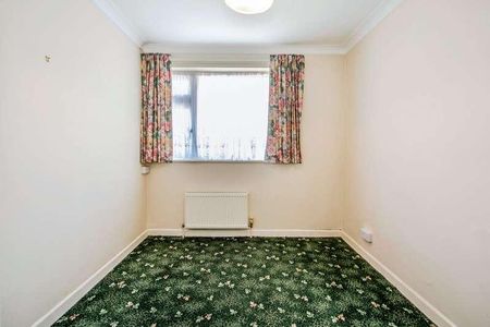 Blenheim Crescent, Hordle, SO41 - Photo 3