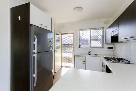 Modern two bedroom unit - Photo 5