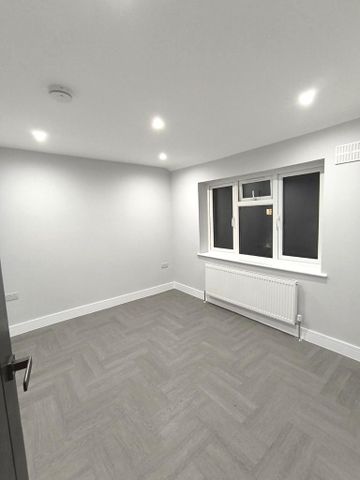 5 bedroom semi-detached house to rent - Photo 4