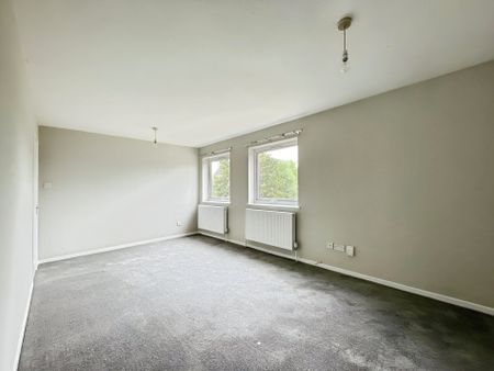 2 bed flat to rent in Rochfords Gardens, Slough, SL2 - Photo 5