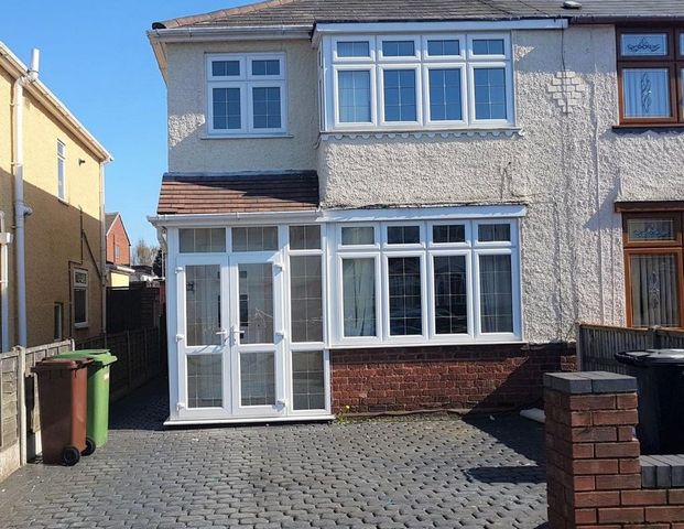 3 bedroom semi-detached house to rent - Photo 1