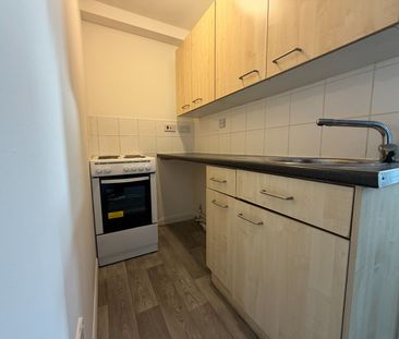 Studio Flat, Mede House, SO15 - Photo 6