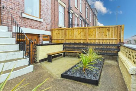 3 bedroom terraced house to rent - Photo 3