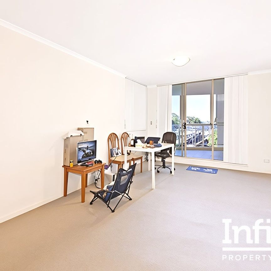 TWO BEDROOM APARTMENT IN CROWN CITIVIEW BUILDING - Photo 1