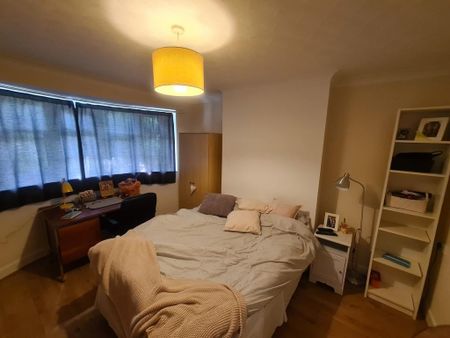 4 bedroom semi-detached house to rent - Photo 5