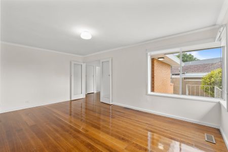 Spacious Family Living in Prime Mount Waverley Location - Photo 4