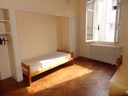 Chambre meublée dans maison étudiante 125 m2 - Photo 4