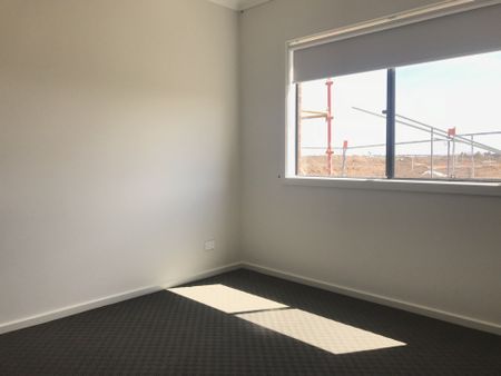 Family Home in Alamanda - Photo 3