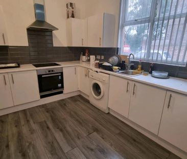1 bedroom in a house share to rent - Photo 2