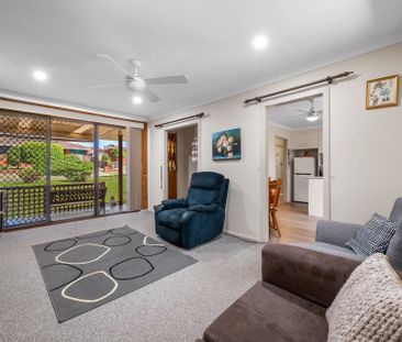 Comfortable Family Living in a Quiet Leumeah Pocket - Photo 2