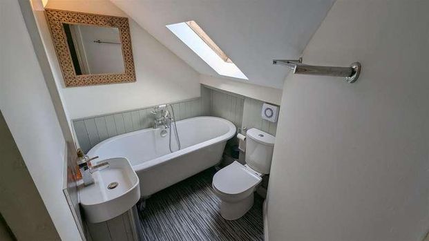 Stone Top Cottage Annexe, Gill Lane, Apperley Bridge, Bradford, LS19 - Photo 1