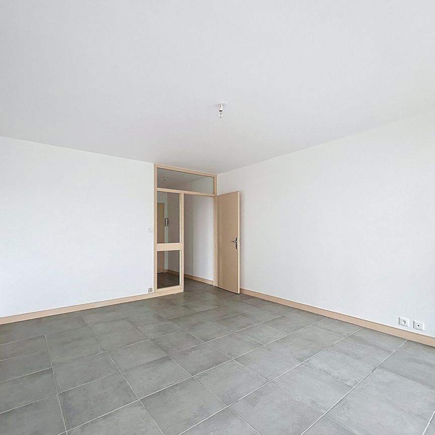 Location Appartement 2 pièces 50m² ST LO 50000 - Photo 1