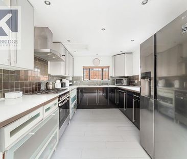 4 bedroom semi-detached house to rent - Photo 1