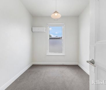 Two-bedroom Cottage in popular location! - Photo 2