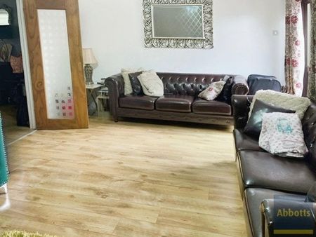 PITSEA, BASILDON - Photo 3