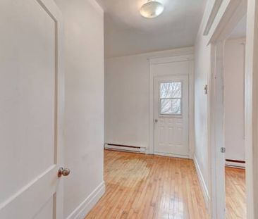 Renovated 5-1/2 in Verdun, available immediately. - Photo 1