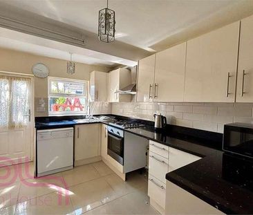 Staines Road, Hounslow, TW3 - Photo 2