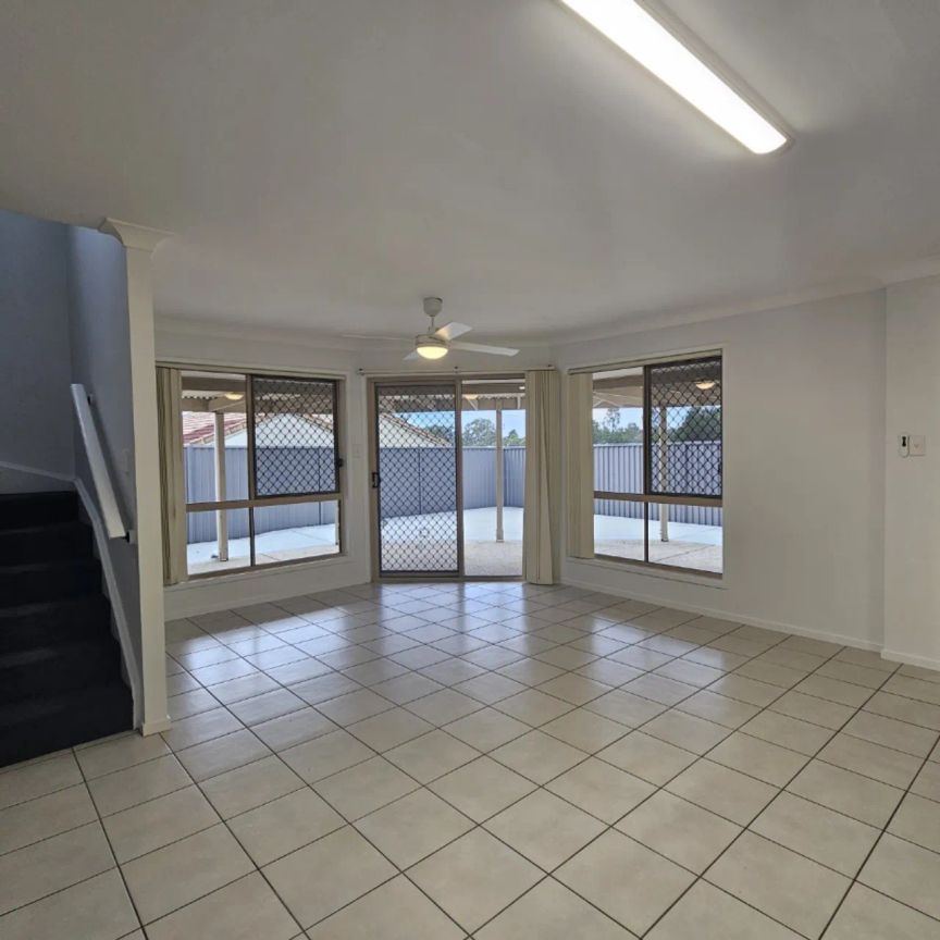 Stunning Double Storey Home in Underwood - Photo 1