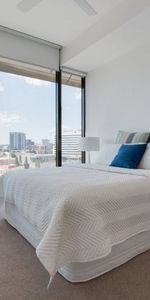 Modern 1 Bedroom Apartment with Resort-Style Amenities in Vibrant Newstead - Photo 3