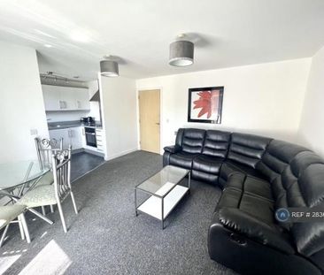 2 bedroom flat to rent - Photo 2