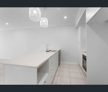 Modern 3-Bedroom House Opposite Parkland - Photo 4