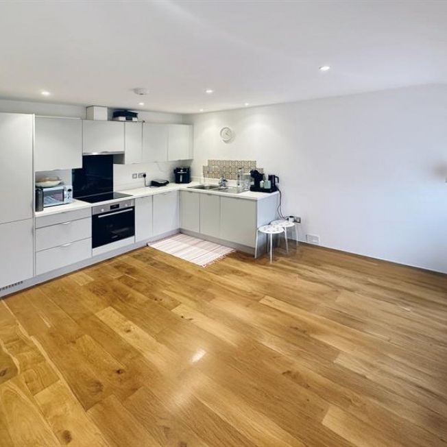 Apt 8 1a The Causeway, Altrincham - Photo 1