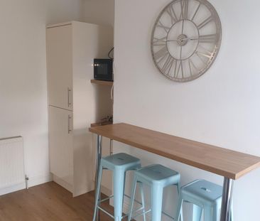 2 bedroom semi-detached house to rent - Photo 5