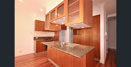 Spacious & Convenient Terrace - Photo 5