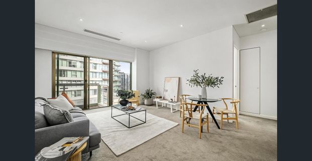 Oversized 1 bedroom apartment in “St James” - Photo 1