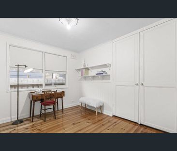 Comfortable Home with Character - Photo 5