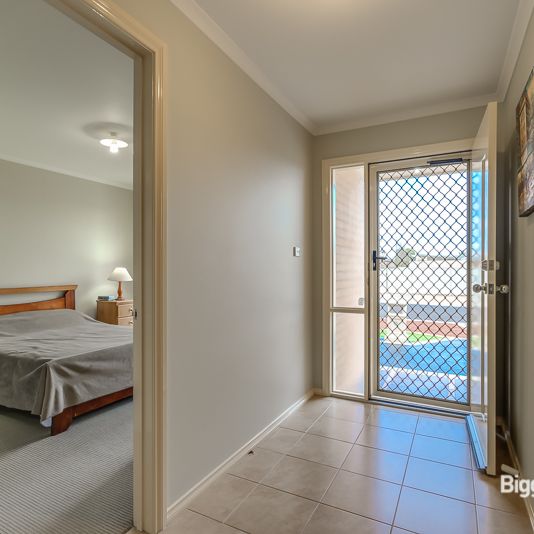 EAST FACING GEM IN A PRIME LOCATION ! - Photo 1