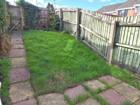 2 bedroom terraced house to rent - Photo 2