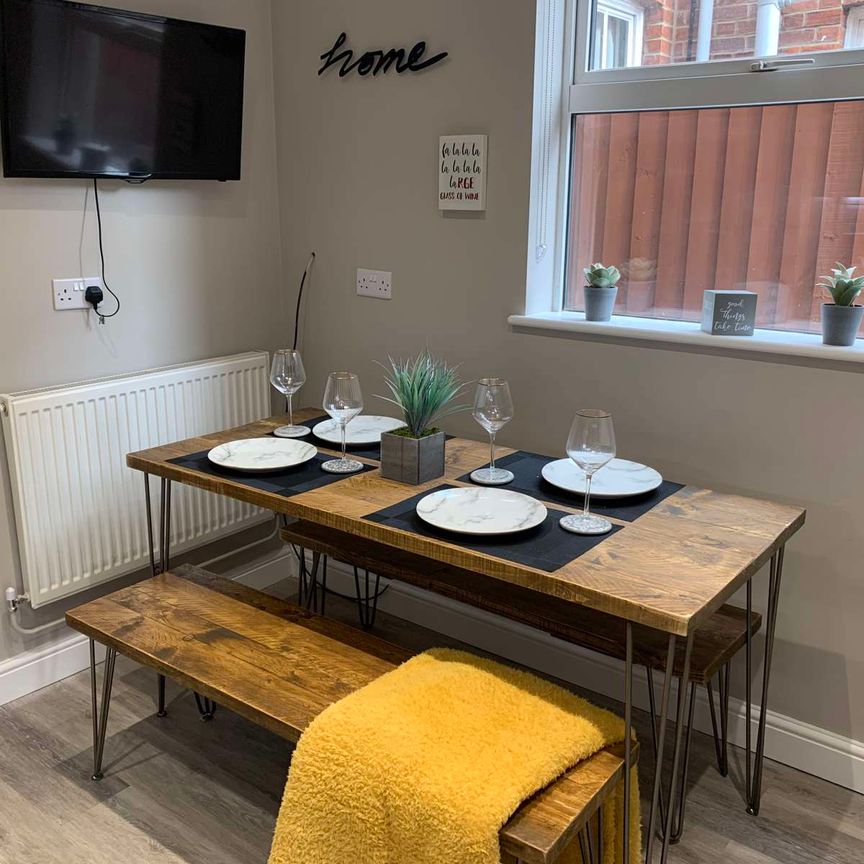 8 Oxford Road Room 2 - Photo 1