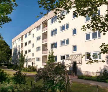 Wohntraum im Erdgeschoss: Großes Wohnzimmer und sonnige Loggia - Foto 4