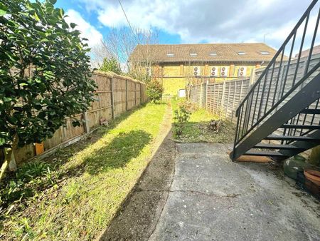 1 bedroom flat to rent - Photo 2