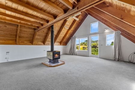 Charming 3BR Home Near Muriwai Beach! - Photo 4